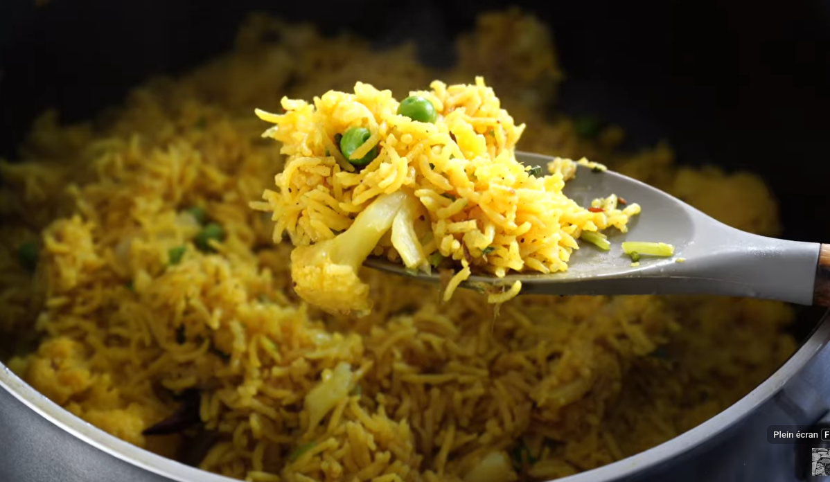 🍛 Riz doré aux légumes, parfumé au ghee et aux épices douces
